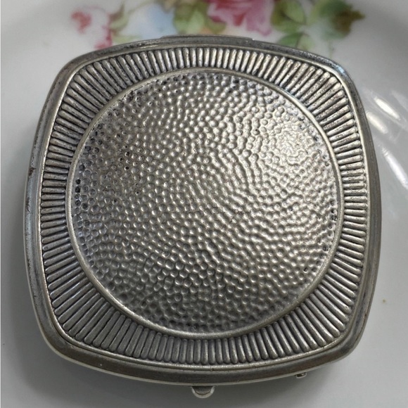 Antique Djer Kiss Kissing Fairies Compact (Final Price) - Picture 2 of 8